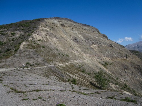 Photo of a narrow section of trail at Mount St. Helens